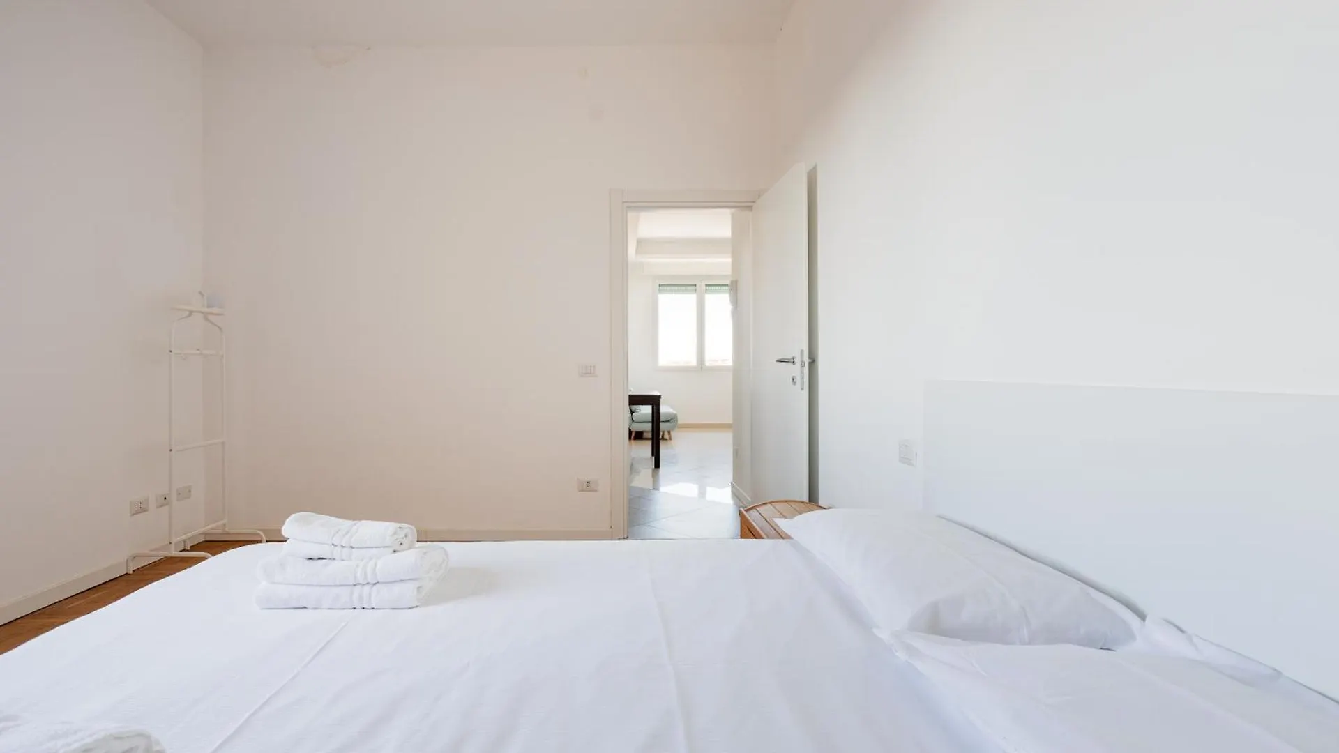 Elegant Milan Apartment In Restocco Area