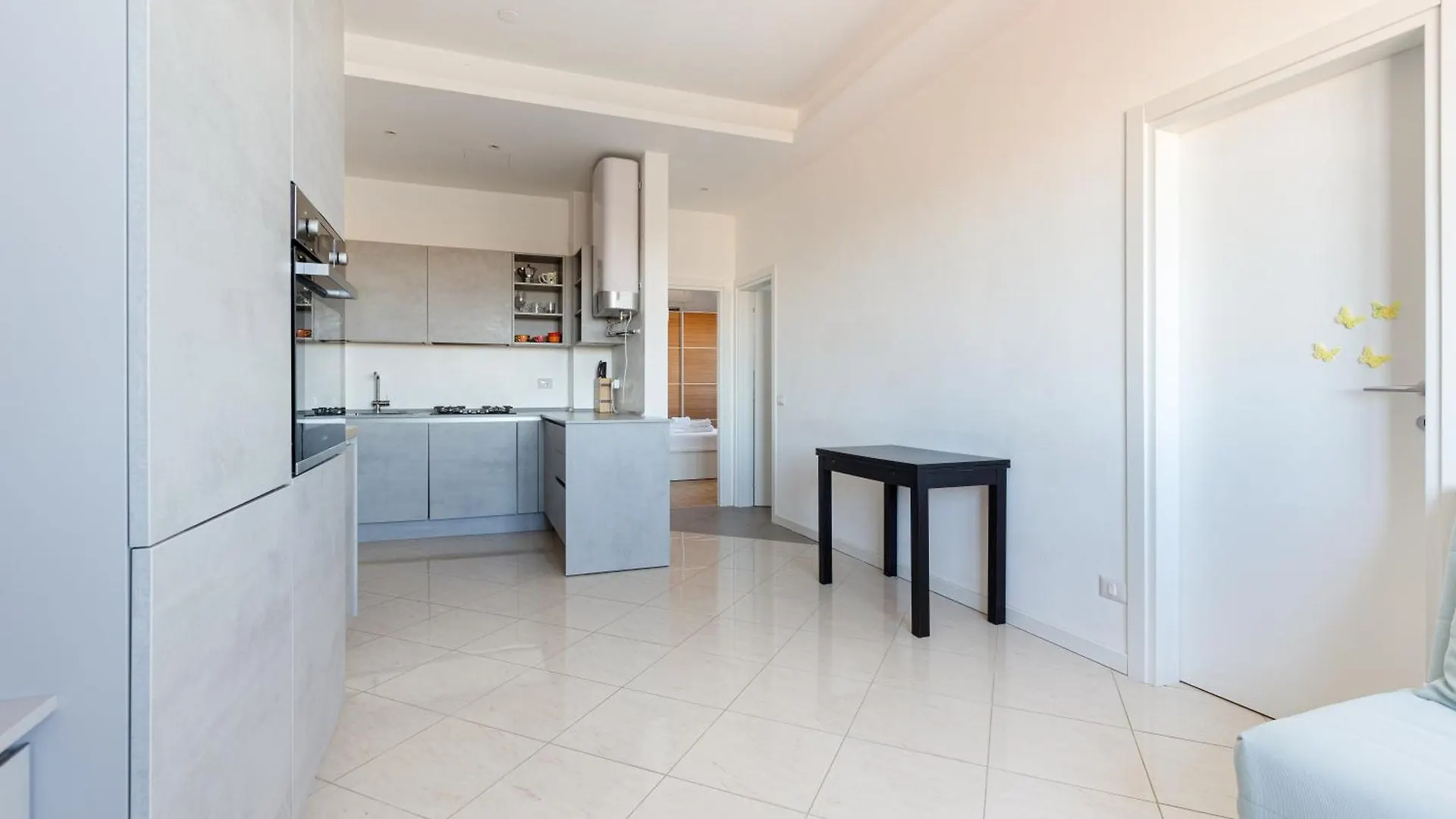Elegant Milan Apartment In Restocco Area 0*,