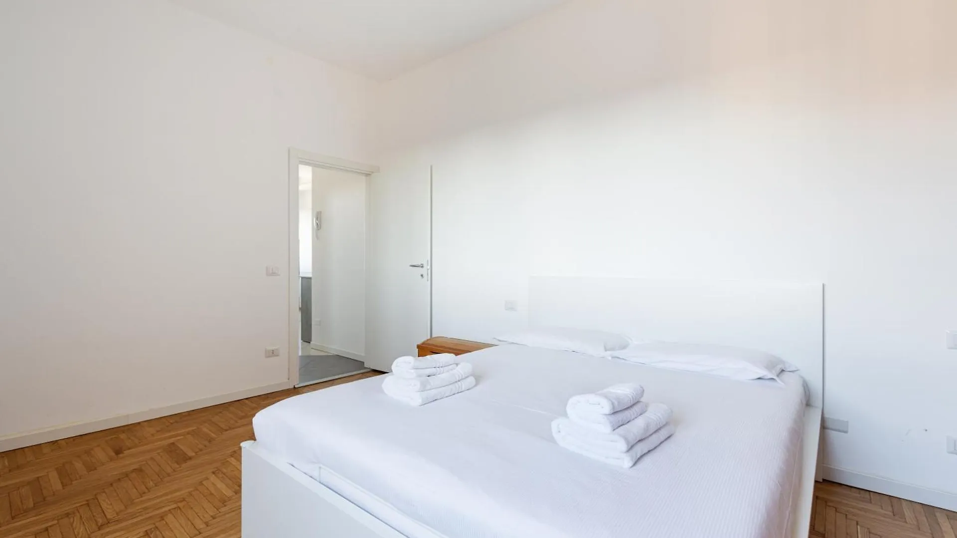 Elegant Milan Apartment In Restocco Area